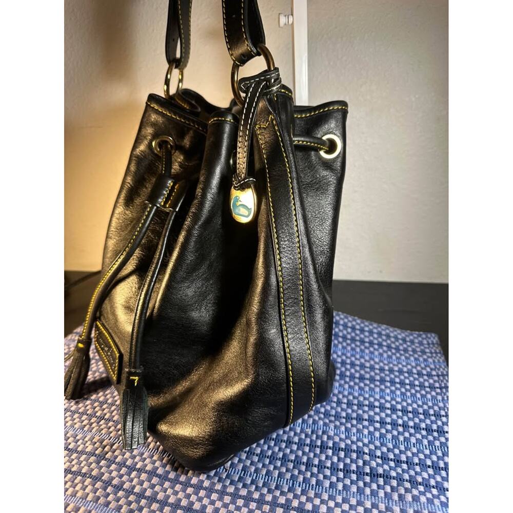 Dooney & Bourke Black Leather Drawstring Bucket Bag – Excellent Condition! - Picture 2 of 10